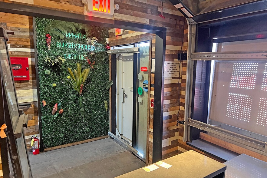 More Photos Of 1224 Randolph Rd, Detroit Restaurant For Lease