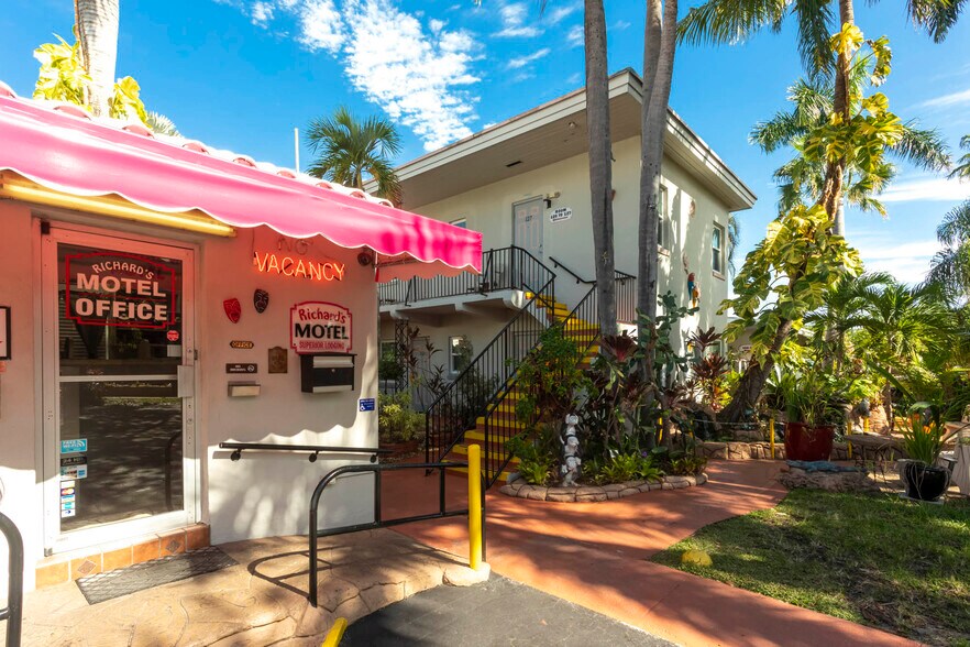 More Photos Of 1411 S Federal Hwy, Hollywood Hotel For Sale