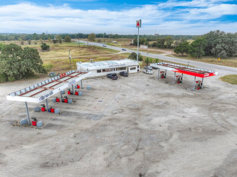 More Photos Of 1217 N State Highway 95, Flatonia Service Station For Sale