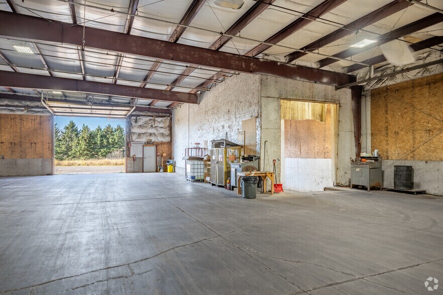 More Photos Of 236 S 2nd St, Butternut Distribution For Lease