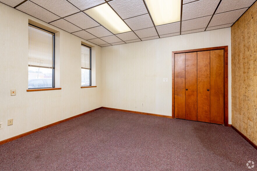 More Photos Of 25-45 Rutter St, Rochester Warehouse For Lease