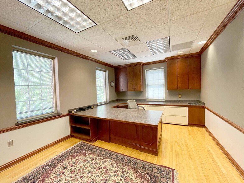 More Photos Of 400 Emery Dr, Birmingham Office For Lease