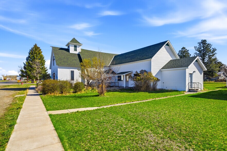 More Photos Of 210 Miles Ave, Clyde Park Specialty For Sale