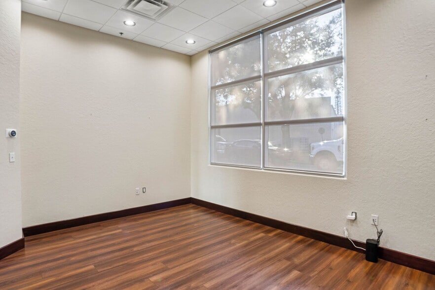 More Photos Of 8810 Commodity Cir, Orlando Showroom For Sale