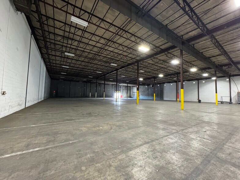 More Photos Of 230 Truxmore Ct, Inwood Industrial For Lease