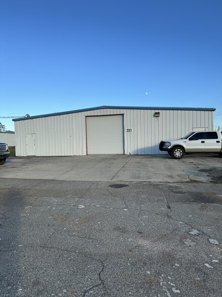 Primary Photo Of 103 Industrial Park Dr, Perry Warehouse For Lease