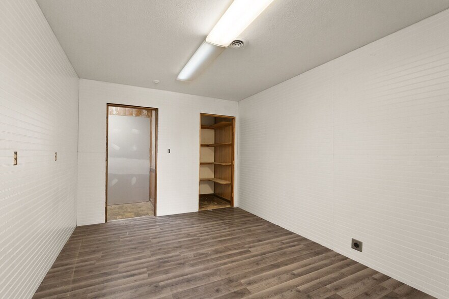 More Photos Of , Scottsburg Unknown For Sale