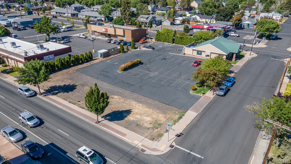More Photos Of 520 NW Fir Ave, Redmond Fast Food For Sale