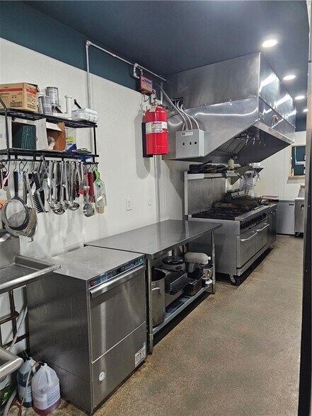 More Photos Of 120 W Cumberland St, Greenup General Retail For Sale