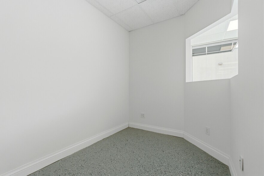 More Photos Of 397 Humberline Dr, Toronto Warehouse For Sale