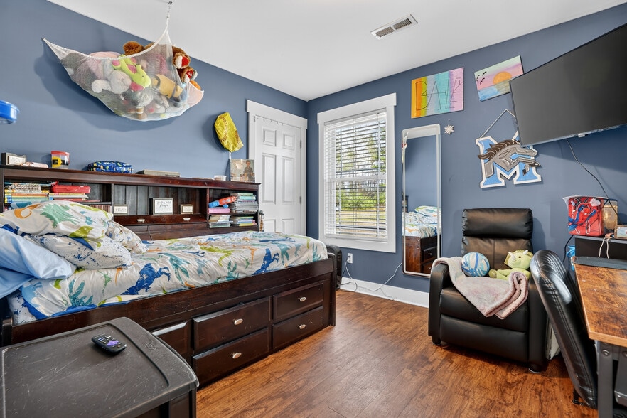 More Photos Of 615 S 2nd St, Central City Specialty For Sale