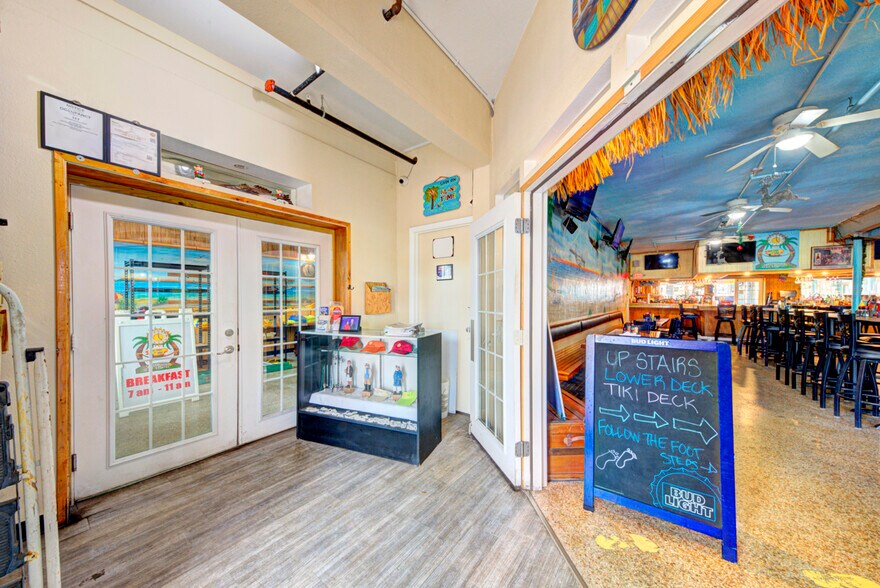 More Photos Of 400-408 W Cocoa Beach Cswy, Cocoa Beach General Retail For Sale