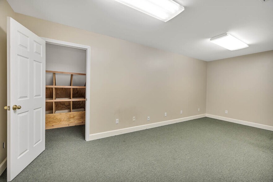 More Photos Of 124 Chapel Crossing Rd, Brunswick Office For Lease