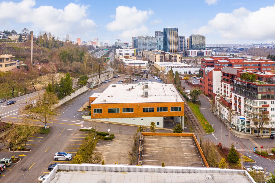 More Photos Of 4550 S Macadam Ave, Portland Office For Sale