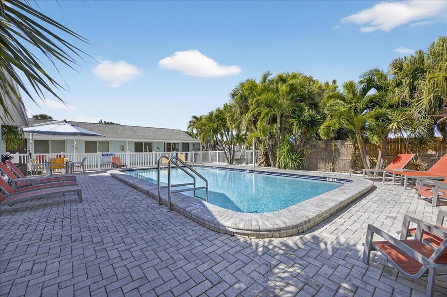 More Photos Of 520 73rd Ave, Saint Petersburg Hotel For Sale