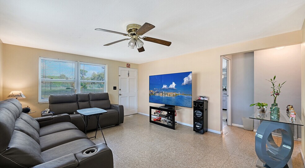 More Photos Of 1860 7th St, Sarasota Specialty For Sale