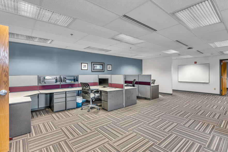 More Photos Of 400 SE Jefferson St, Topeka Flex For Sale