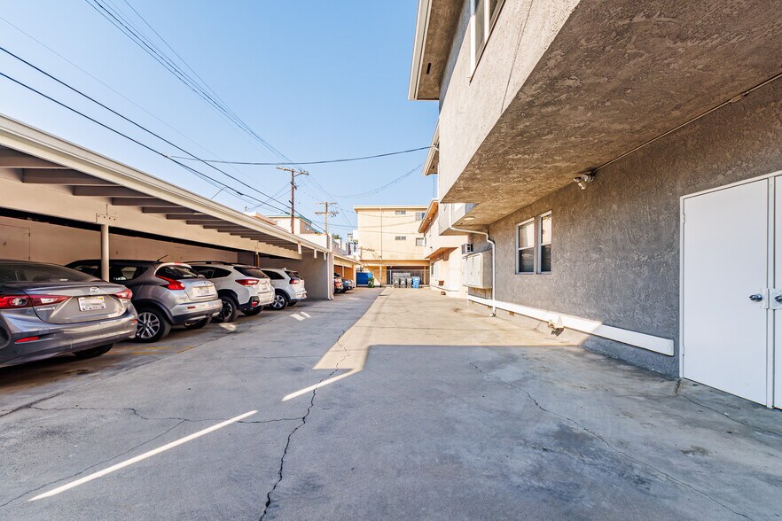 More Photos Of 1037 S Holt Ave, Los Angeles Apartments For Sale