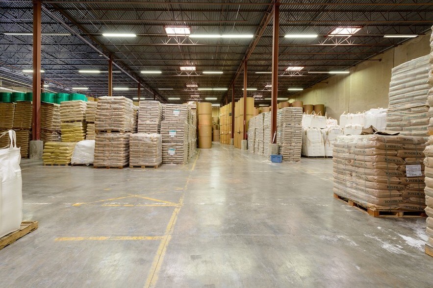 More Photos Of 6600 Cabot Dr, Glen Burnie Warehouse For Lease