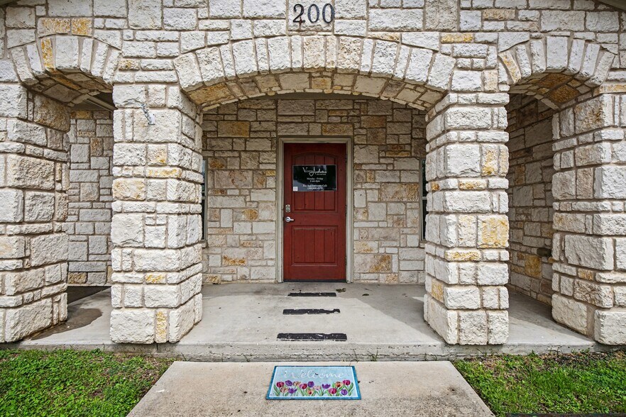 More Photos Of 2451-2461 Robinson Rd, Grand Prairie Medical For Sale