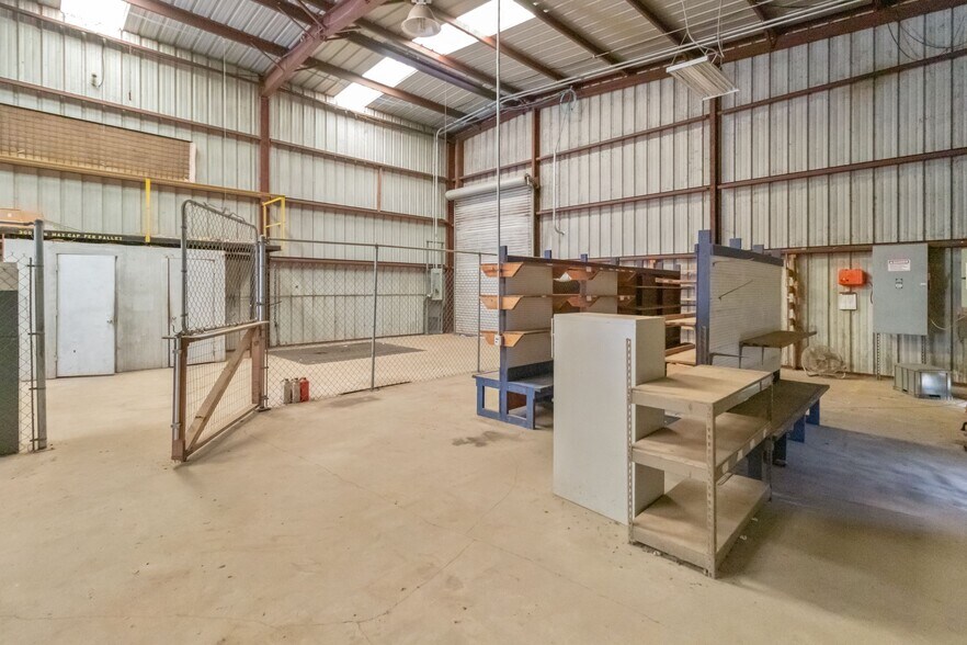 More Photos Of 17301 E FM 1097 Rd, Willis Storefront Retail Office For Sale