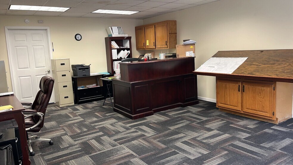 More Photos Of 8 W 5th, Fulton Storefront Retail Office For Sale