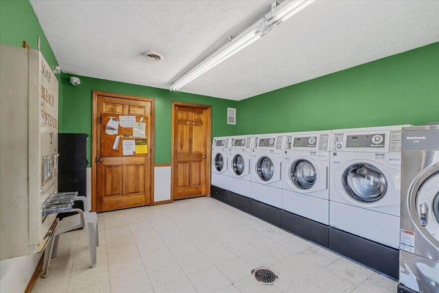 More Photos Of 212 Pine St, Jefferson Carwash For Sale