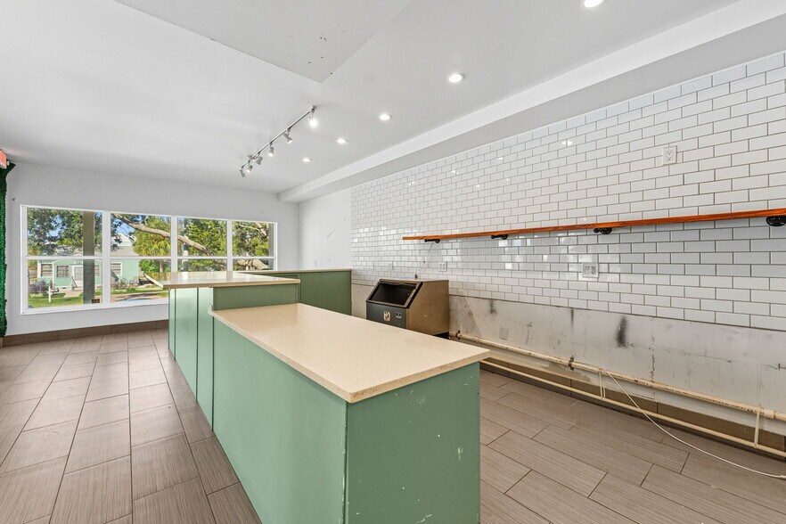 More Photos Of 3062 Beach Blvd S, Gulfport Freestanding For Sale