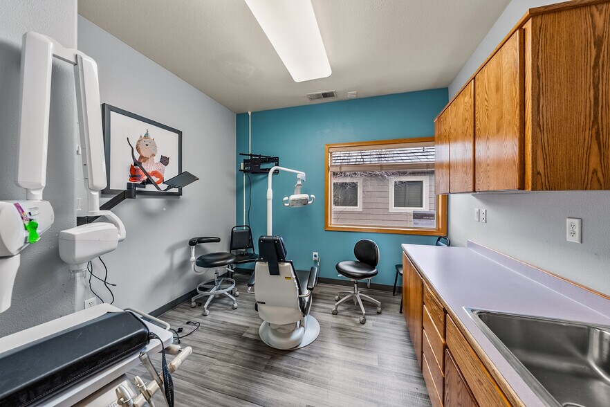 More Photos Of 925 Town Centre Dr, Medford Medical For Lease