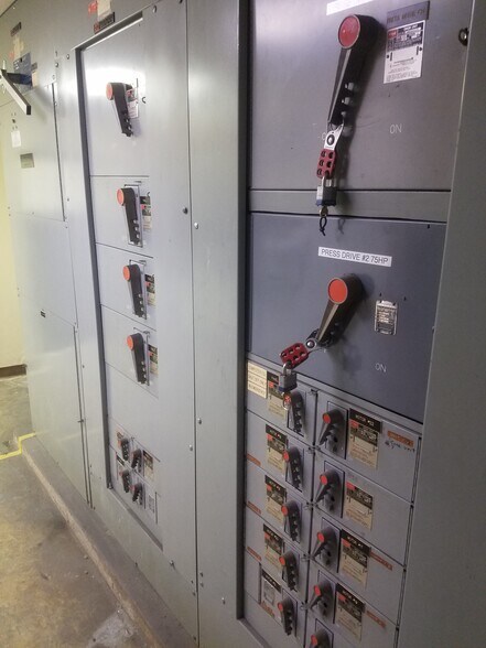 More Photos Of 2208 Trott Ave SW, Willmar Flex For Sale