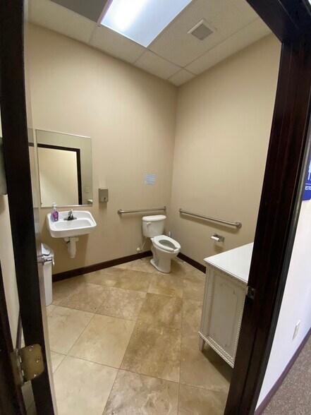 More Photos Of 1034 Wildewood Centre Dr, Columbia Medical For Lease
