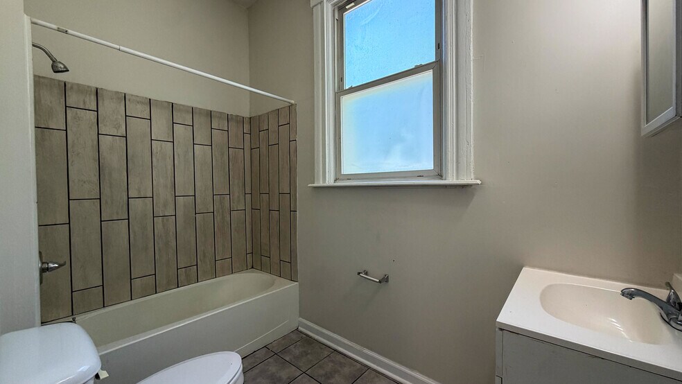 More Photos Of 275 McCormick Pl, Cincinnati Apartments For Sale