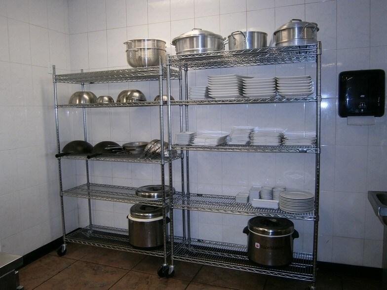 More Photos Of 940 Hansen Rd, Green Bay Storefront For Lease
