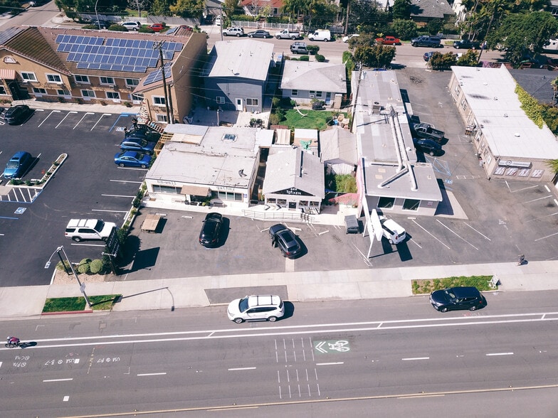 More Photos Of 422 N Coast Highway 101, Encinitas Storefront For Lease