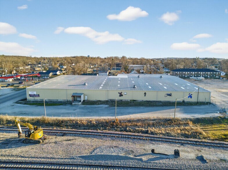 More Photos Of 102 S Main St, Mountain Grove Warehouse For Sale