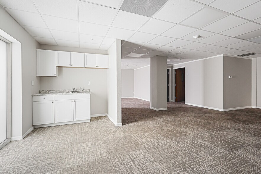 More Photos Of 817 Manatee Ave W, Bradenton Medical For Lease