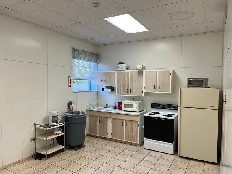 More Photos Of 1445 Montana Ave, Jacksonville Flex For Lease