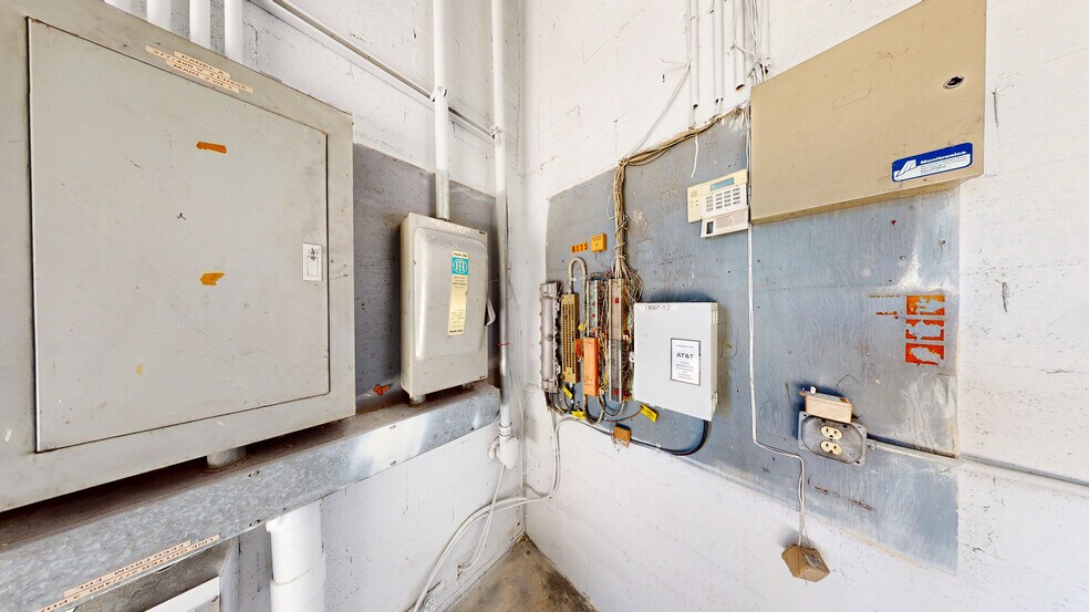 More Photos Of 8007-8115 NW 74th Ave, Miami Warehouse For Lease