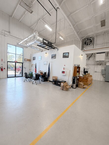 More Photos Of 915 Commerce Cir, Hanahan Manufacturing For Sale