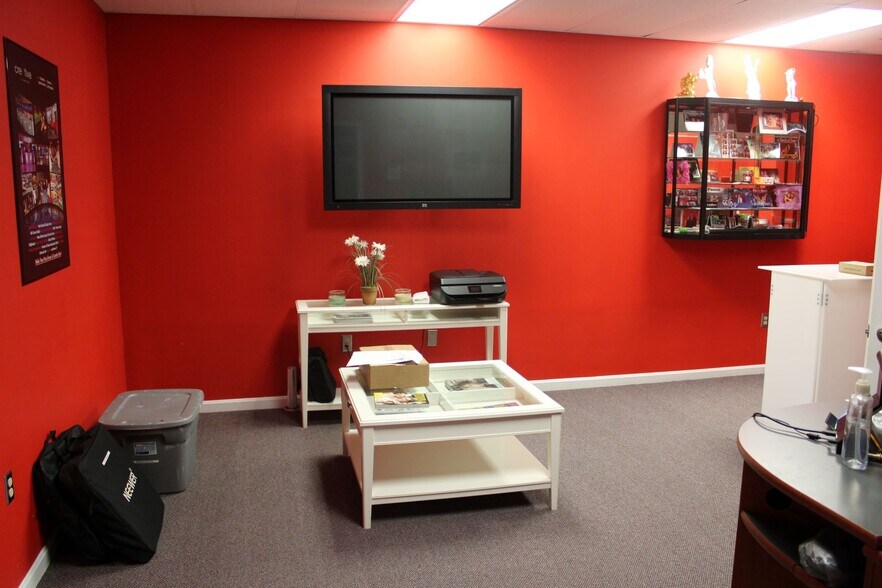 More Photos Of 282 Central St, Hudson Service For Sale