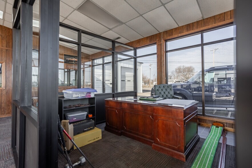 More Photos Of 3111 S Springfield Ave, Bolivar Auto Dealership For Sale