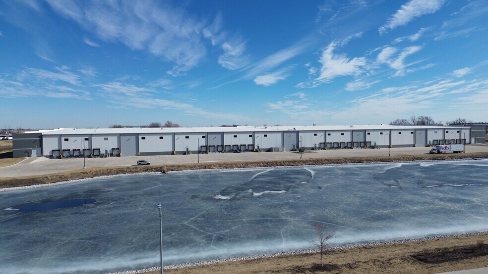 More Photos Of 2600 20th Ave SW, Altoona Distribution For Lease