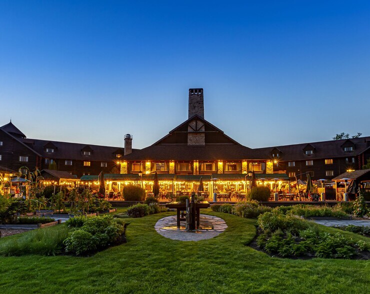 More Photos Of 392 Rue Notre-Dame, Montebello Hotel For Sale