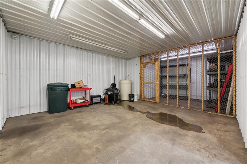 More Photos Of 208 W Mud Pike, Rockwood Office For Sale