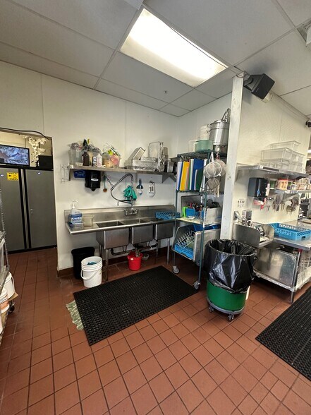 More Photos Of 5454 Central Ave, Newark Unknown For Lease