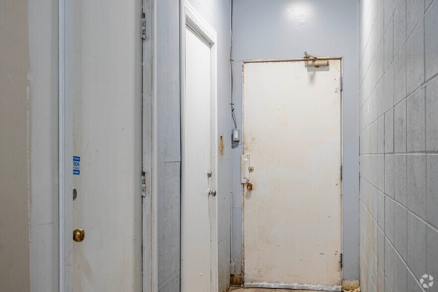 More Photos Of 10130 107 Av NW, Edmonton Storefront For Sale