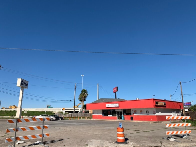 More Photos Of 2214 Leopard St, Corpus Christi General Retail For Lease