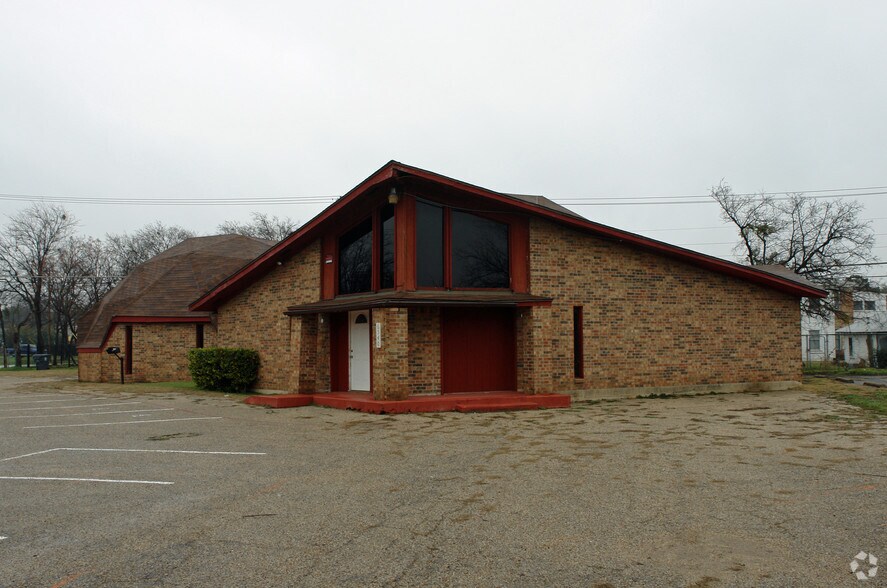 More Photos Of 6540 Victoria Ave, Dallas Religious Facility For Lease