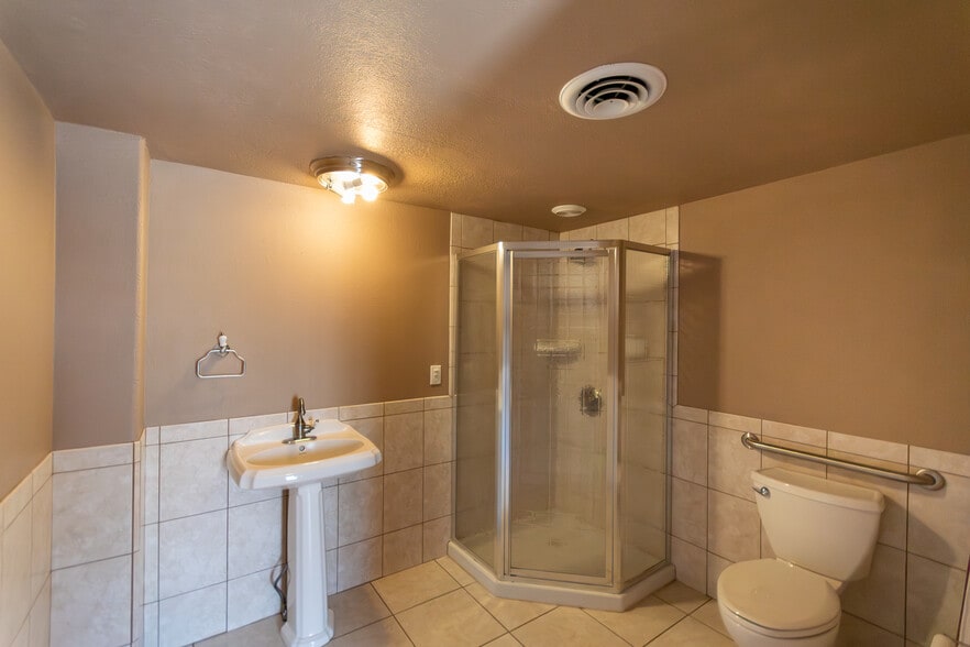 More Photos Of 310 E Oak St, Kingman Office For Sale