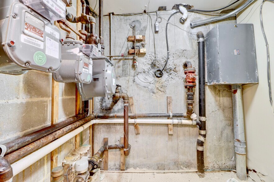 More Photos Of 5926 Bleecker St, Ridgewood Medical For Sale